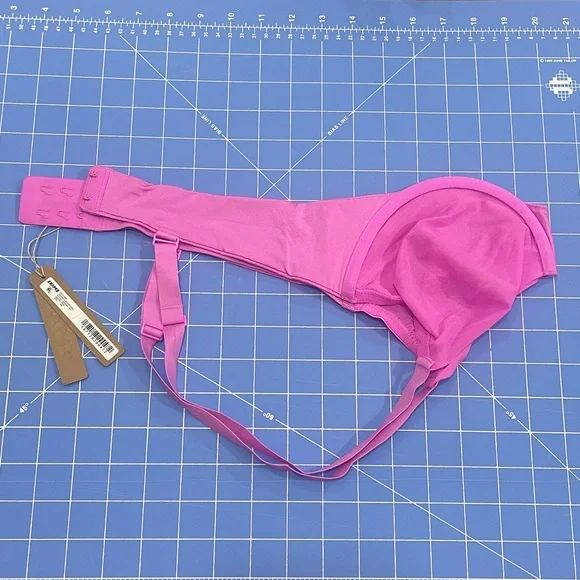 🦁SKIMS Style: No Show Molded Unlined Demi (BR-DEM-1883). - Picture 9 of 10